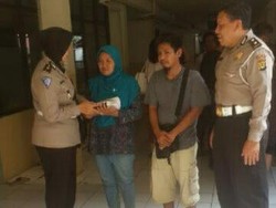 Petugas Polantas Sumbang Uang untuk Bocah yang Terlindas Truk Pasir