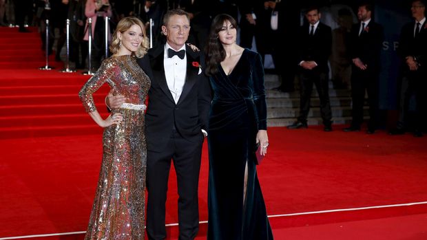 Rachel Weisz tak pernah cemburu pada Bond girl yang mengelilingi suaminya, Daniel Craig.