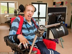 Lumpuh dan Belajar Musik Hanya dari Mata, Pria Ini Terpilih Masuk Orkestra