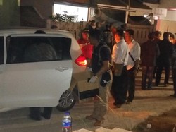 Polisi Amankan Keluarga Terduga Pelaku Bom Alam Sutera