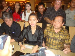 Inul ke Manado untuk Serahkan Bantuan ke Korban Kebakaran Inul Vizta