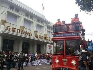 Operasional Bus Bandros Dihentikan Sementara