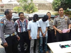 Bermodus Pura-pura Muntah, Komplotan Ini Rampas HP Penumpang Angkot