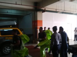 Keluar dari Lokasi Ledakan Mal Alam Sutera, Tim Gegana Bawa Koper Besar