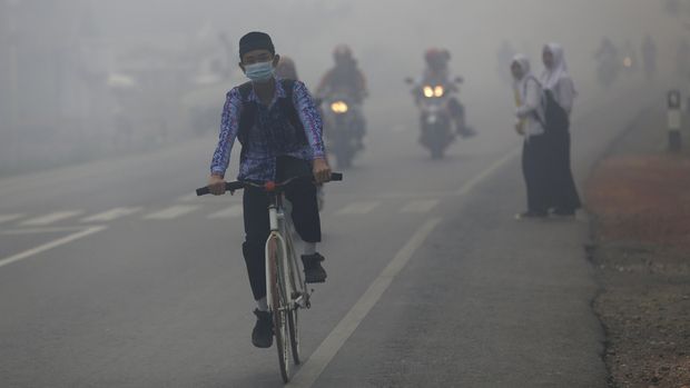 Asap menyelimuti Banjarmasin akibat karhutla, 2015.