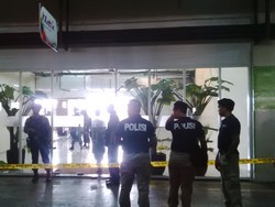 Lokasi Ledakan di Mal Alam Sutera Digaris Polisi dan Dijaga Aparat Bersenjata