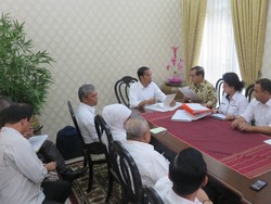 Jokowi Soal Ngantor di OKI: Siapa yang Bilang? Ganggu Bupati Nanti