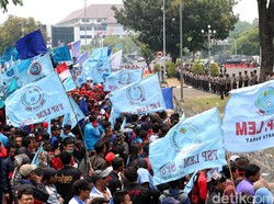 17 Ribu Polisi Amankan Demo 20 Ribu Buruh dan Mahasiswa di Istana dan DPR