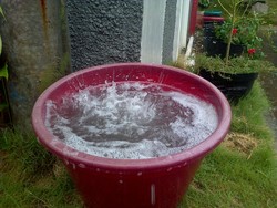 Jambi Kembali Diguyur Hujan, Warga Kaget Air Berbuih dan Kehitaman seperti ini