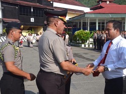 Penghargaan untuk Polisi Berprestasi di Hari Sumpah Pemuda