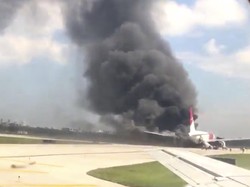 Kepanikan Penumpang Pesawat yang Terbakar di Bandara Hollywood