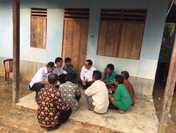 Kisah Tanda Tangan Tumenggung Suku Anak Dalam Saat Bertemu Jokowi