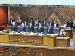 Fahri Hamzah Bermasker, Anggota DPR: Sudah Pernah ke Lapangan?