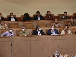 Menkeu dan Jajarannya Ikut Bermasker di Paripurna Pengesahan RAPBN 2016