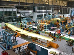 Jokowi Bebaskan PPN Impor Pesawat dan Onderdilnya