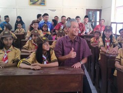 Ganjar Pranowo Sarankan Aktivis Antikorupsi Jateng Laporkan Balik Fadli Zon