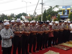 Polisi di Banyuwangi Gelar Salat Minta Hujan