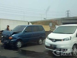 Tabrakan Beruntun Selepas Gerbang Tol Karang Tengah Bikin Macet