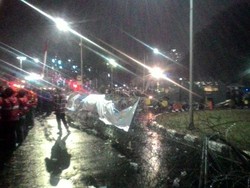 Anggota Krimum Polda Metro di Barisan Terdepan Giring Buruh Bubarkan Diri