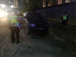 Mobil Terbakar di Gerbang Tol Tomang Berhasil Dipadamkan