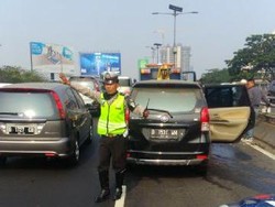 Tabrakan Beruntun 3 Mobil, Tol Pancoran arah ke Semanggi Padat