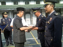 Gagalkan Pengiriman Sabu Ke Lapas, Tiga Sipir di Sukabumi Dapat Penghargaan