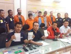 Polda Metro Tangkap 6 WNA Terkait Pembobolan Bank Modus Kirim Virus Malware