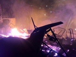 Rumah Bedeng di Hegarmanah Bandung Terbakar