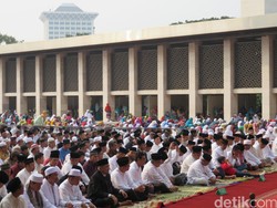 Ikut Salat Istisqa di Istiqlal, Warga Bandung: Kasihan Lihat Korban Asap