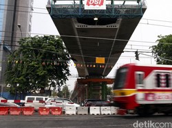 KCJ: Pantograf Terbakar di Stasiun Rawa Buntu Karena Benda Asing