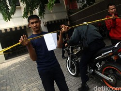 Begini Penampakan Insiden Pelemparan Kantor Go-Jek yang Terekam CCTV