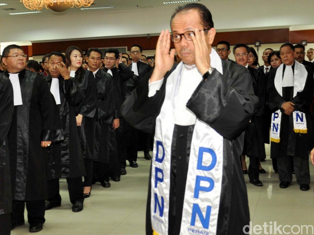 Peradi Sebut Posisi Terdakwa Paling Dirugikan di Sidang Online Peradi Sebut Posisi Terdakwa Paling Dirugikan di Sidang Online