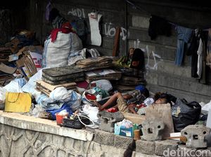 Orang Miskin RI Terus Bertambah, Lalu untuk Apa Utang Pemerintah?