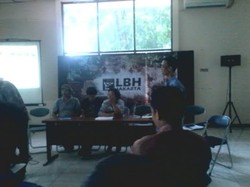 Begini Suara Protes Buruh Saat Demo Hingga Malam Hari di Istana dan Dibubarkan