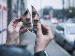 Sering Bicara Sendiri? Selamat, Para Ahli Menyebutnya Ciri Orang Positif