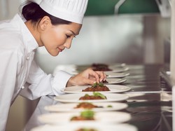 Survei Menunjukkan, Jago Masak Buat Wanita Terlihat Cantik