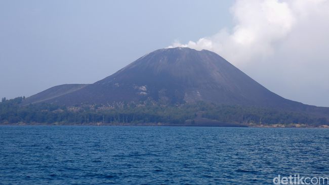 Berita Gunung Anak Krakatau Erupsi Kecil Rabu 17 April 2024