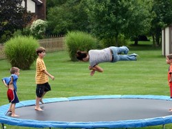 Begini Cara Hindari Cedera Saat Hendak Mencoba Latihan Trampolin