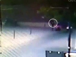 Siapa Pria Misterius Berjaket Hitam yang Melempar Obeng ke Kantor Go-Jek?