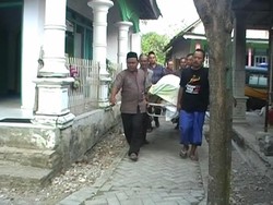 Jenazah Pria Muda Ditemukan di Lokasi Proyek Dimakamkan