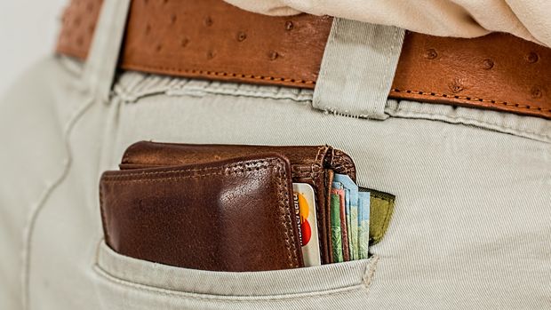 Ilustrasi Dompet Pria