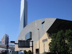 Pak Ahok, Mungkin Bisa Tiru Tokyo dengan Buat Gedung Pembakar Sampah