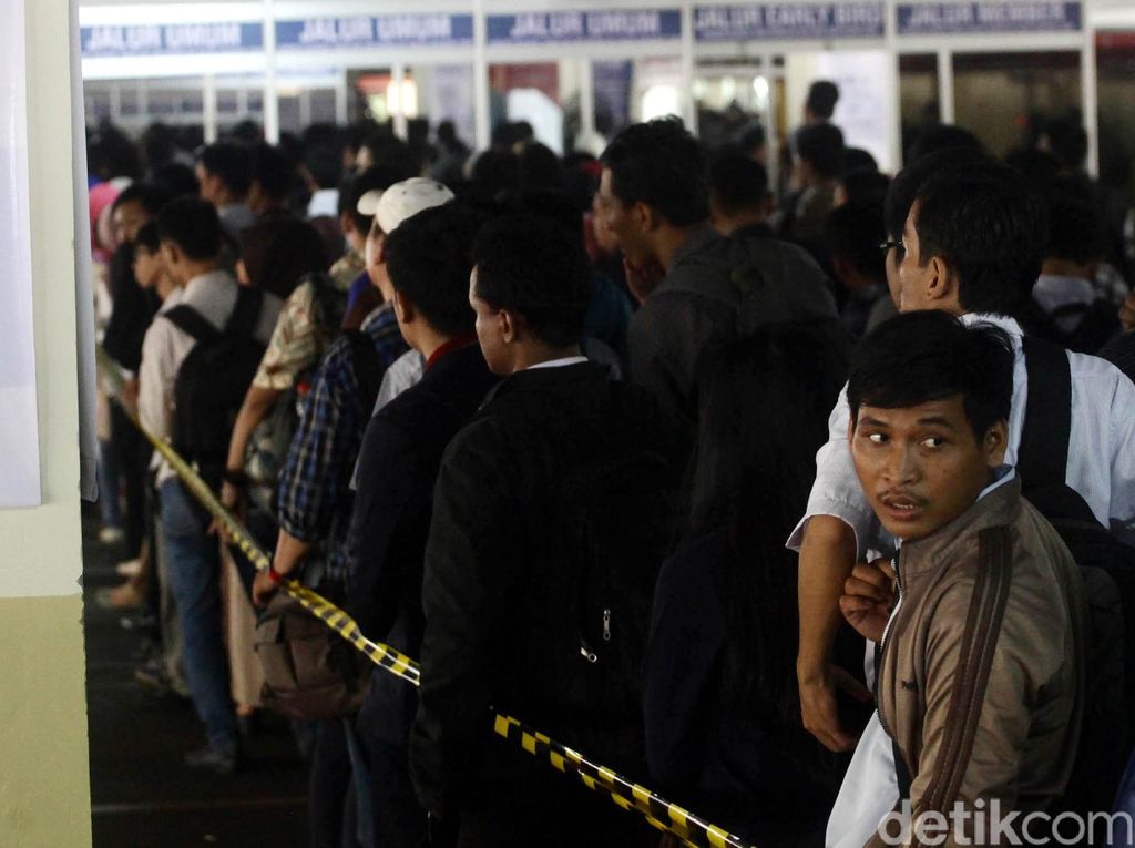 Ekonom: Penciptaan Lapangan Kerja Belum Maksimal Ekonom: Penciptaan Lapangan Kerja Belum Maksimal