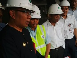 Keliling Proyek Terminal Bandara Husein, Ridwan Kamil Corat-coret