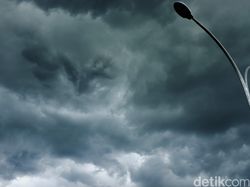 Fenomena Awan Cumulonimbus Terlihat dari Garut-Bandung Bikin Takjub