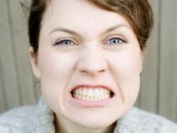 Awas Lho! Salah Ngeden, Ambeien Bisa Keluar Saat Angkat Beban