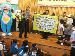 Polsek Tambora Pentaskan Drama Untuk Cegah Kejahatan di Sekolah