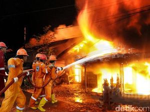 Kebakaran Terjadi di Pergudangan Kosambi, 6 Mobil Damkar Meluncur Kebakaran Terjadi di Pergudangan Kosambi, 6 Mobil Damkar Meluncur