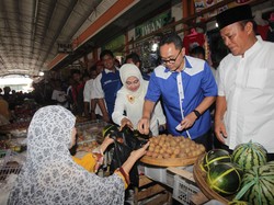 Kampanye Pilkada Lamongan, Ketum PAN Blusukan ke Pasar Tradisonal
