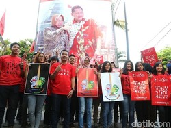 Bukan Uang! Itu Alasan Anak Muda di Surabaya Rela Pilih Risma